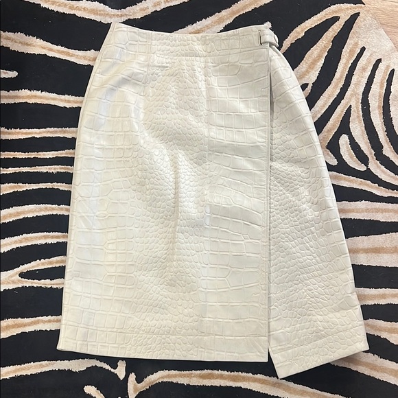 Elegant Cream Crocodile-Embossed Skirt